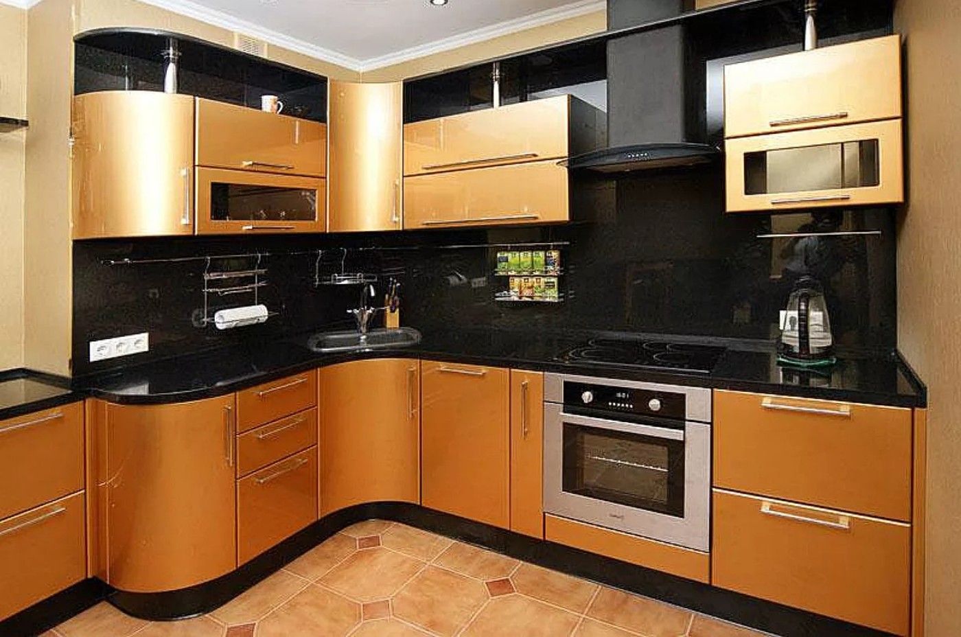 Золотая черная кухня. Угловые кухни. Встроенная кухня угловая. Пластиковые кухни. Кухонные гарнитуры угловые.